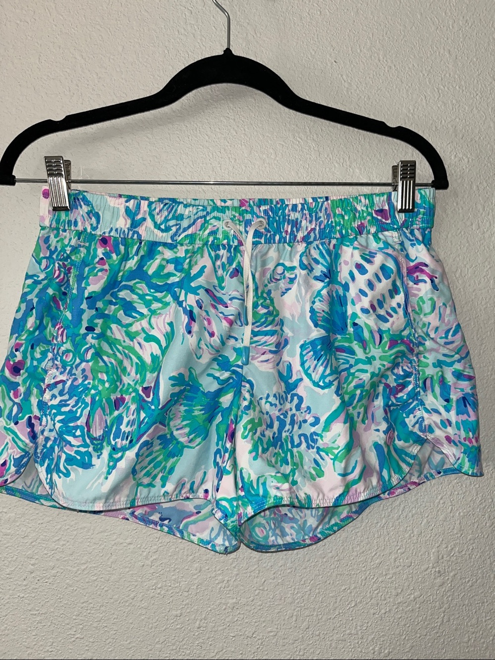 Lilly Pulitzer Aqua Floral Elastic Waist Athletic Shorts
SZ S